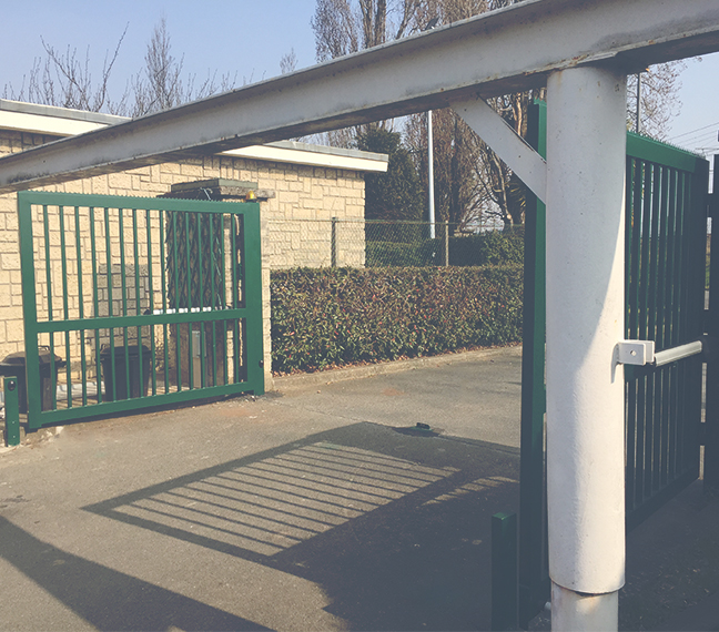Portail automatique deux ventaux, Parc interdépartemental, Ile-de-France