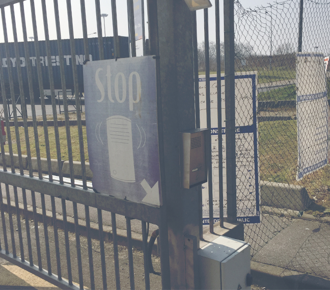 Protection inox pour interphone, Centre Commercial Thiais Village, Ile-de-France