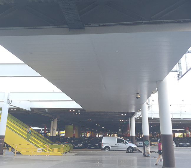 Plafond métallique, Centre Commercial Créteil Soleil, Ile-de-France