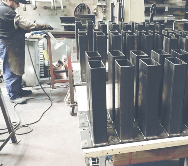 Fabrication en série de protections sous escaliers au sein de notre atelier, pour le compte d’un centre commercial, Ile-de-France