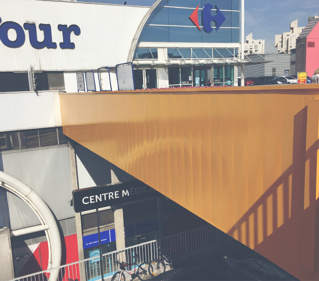 Bardage posé au Centre Commercial Régional Créteil Soleil, Ile-de-France