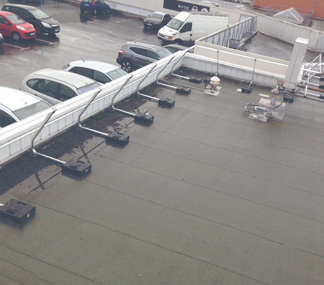 Garde-corps spécifiques pour la toiture d'une terrasse, Centre Commercial, Ile-de-France