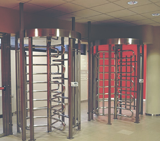 Platine d’interphone avec tête VIGIK, livrée et programmée pour optimiser la sécurisation de l’accès d’un immeuble parisien, Paris