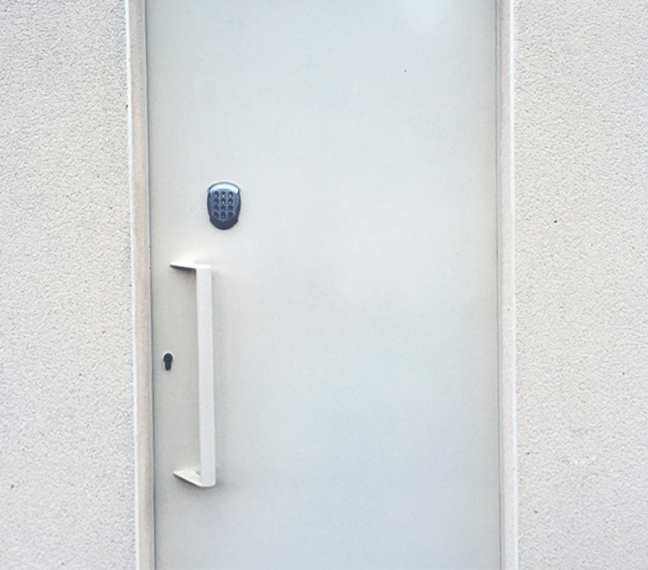 Porte en acier blindée avec contrôle d’accès pour une sécurisation optimale des locaux de l’immeuble, Paris